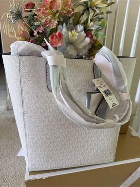 MK Vincent Large Tote Brand New Authentic 12x14